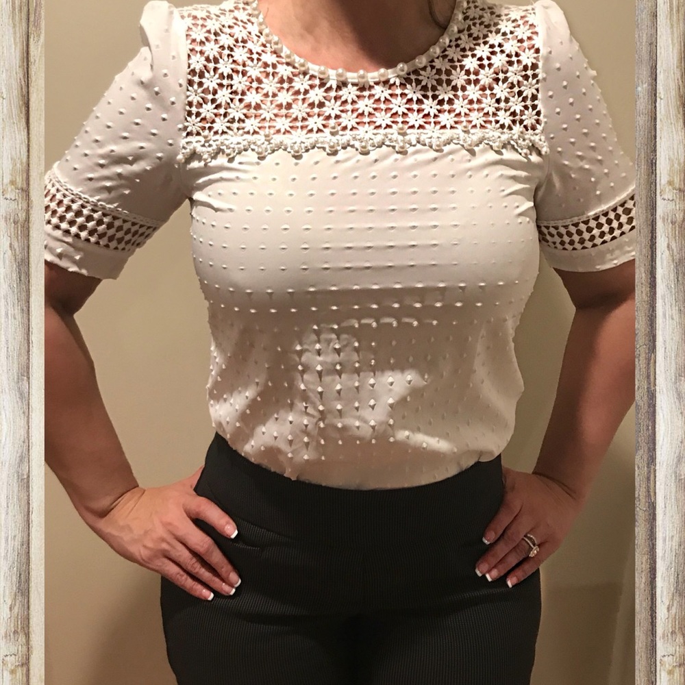NWOT Short sleeve elegant  FAUX PEARL top 😍